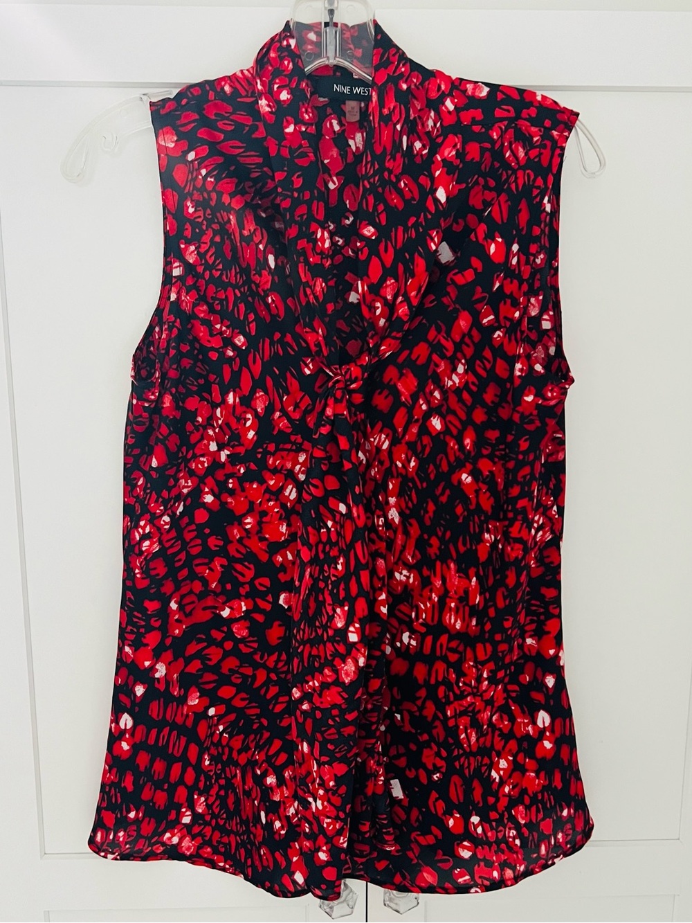 Nine West Red & Black Sleeveless Tie-Neck Blouse with Abstract Print